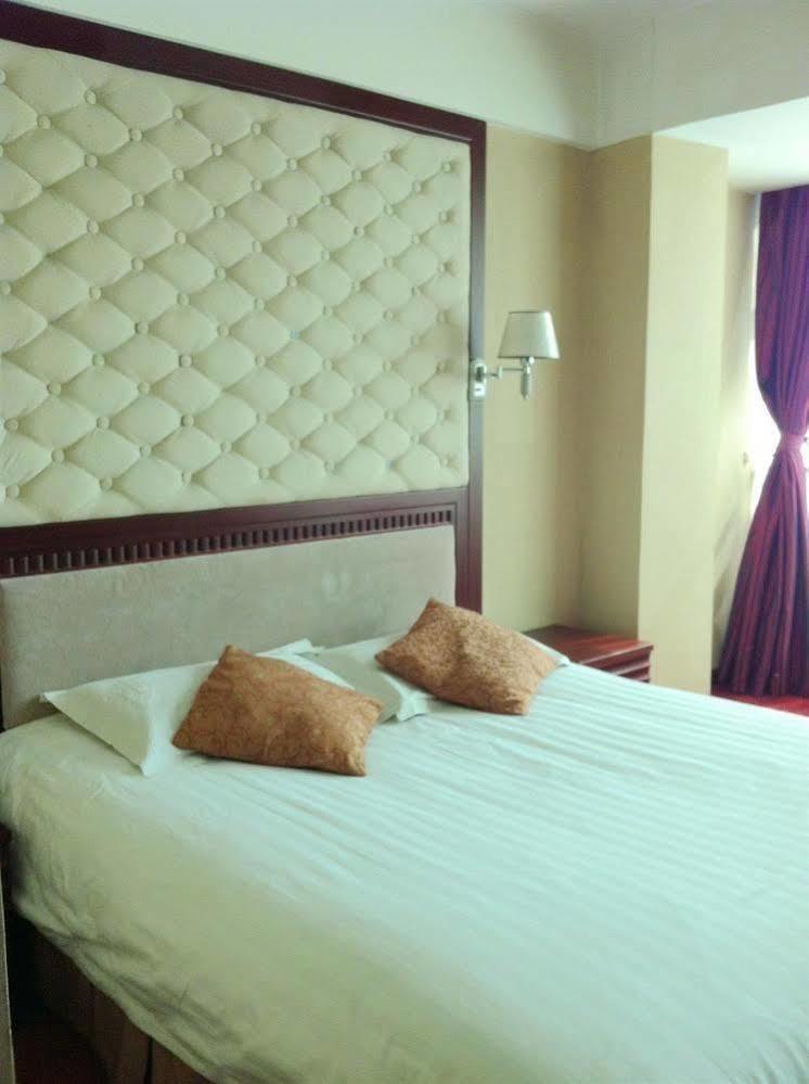 Hotel Qingpu Family
