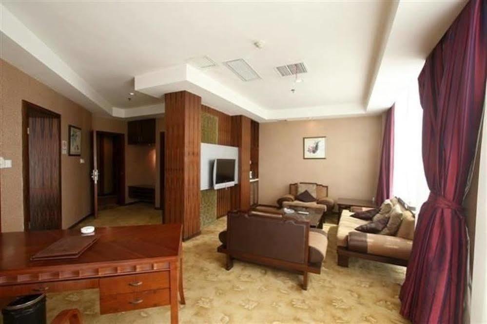 Qingpu Family Hotel *
