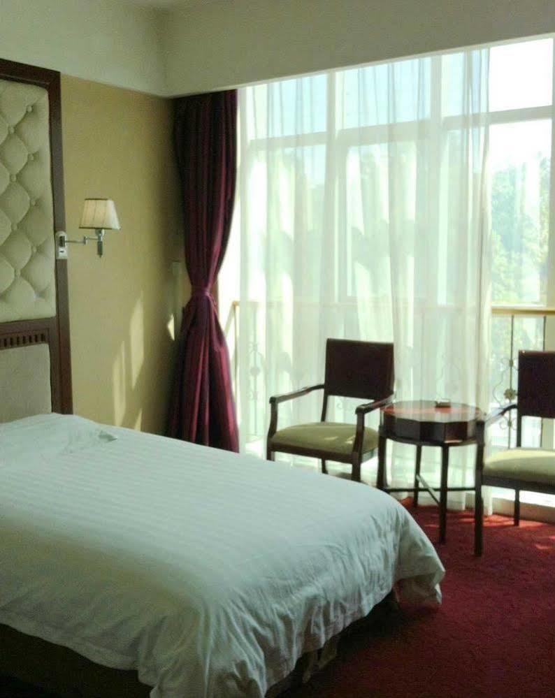 Qingpu Family Hotel *